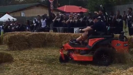 Video: The most creative bowl competition has been discovered - The Bad Boy Mower Race