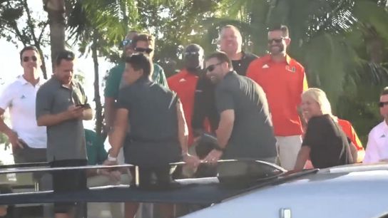 Video: You've got to see how Manny Diaz and the Miami staff rolled into a booster party (Manny Diaz)