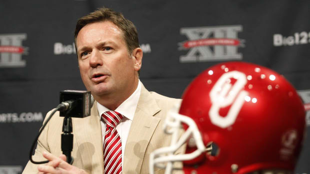 Oklahoma football coach Bob Stoops comments on his team during the Big 12 Conference Football Media Days Tuesday, July 23, 2013 in Dallas.  (AP Photo/Tim Sharp)