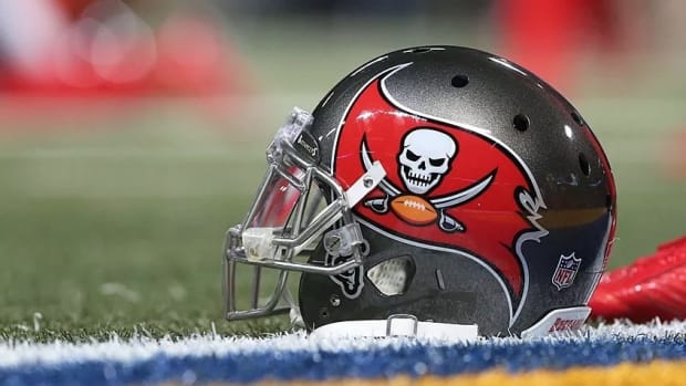 Tampa Bay Bucs unveil new uniforms - Footballscoop