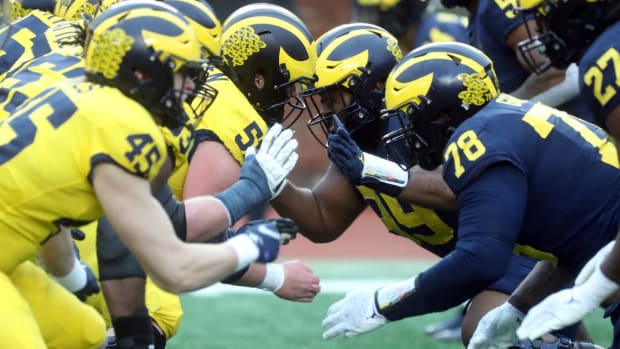 PHOTOS: Western Michigan getting new helmets - Footballscoop