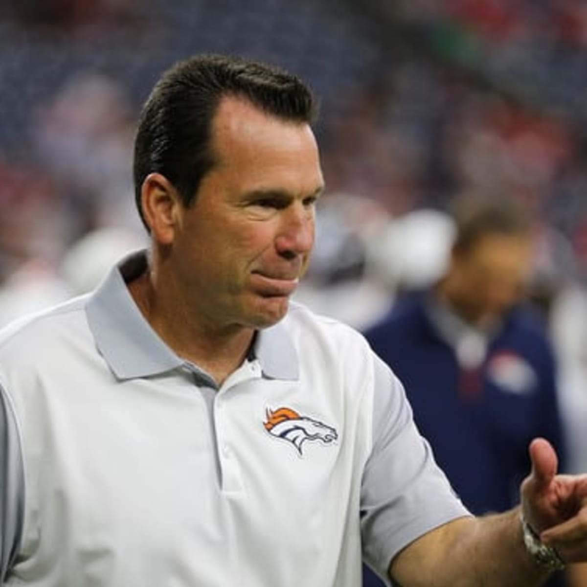 Baltimore Ravens assistant coach Gary Kubiak talks with