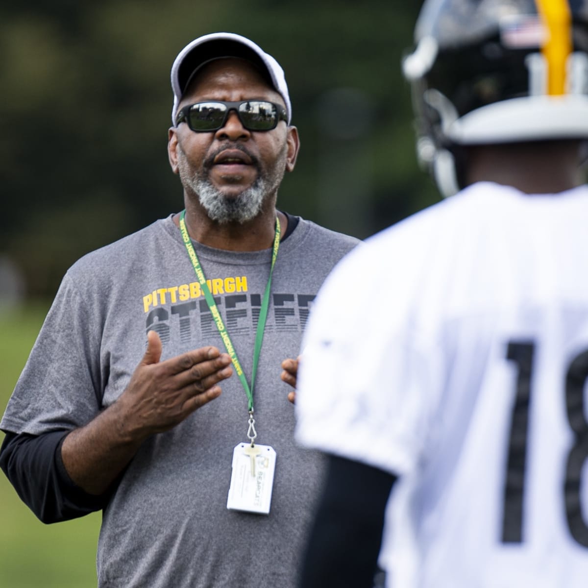 Darryl Drake, Pittsburgh Steelers wide receivers coach, dies at 62