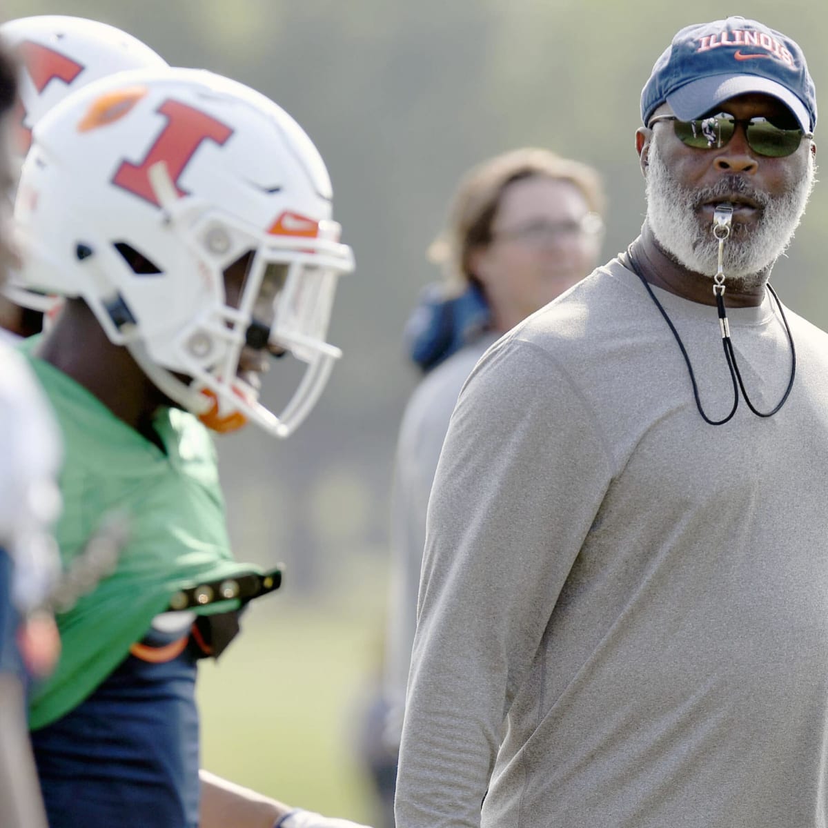 Illinois fans giddy about Lovie Smith, but industry is skeptical