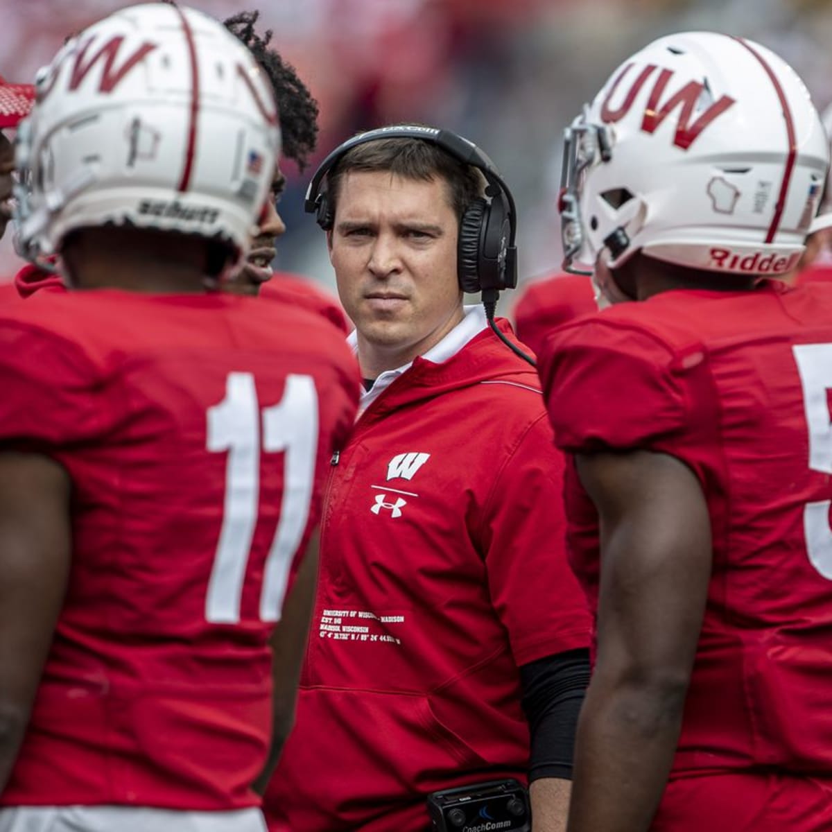 Wisconsin reportedly close to naming Jim Leonhard full-time head coach -  Footballscoop