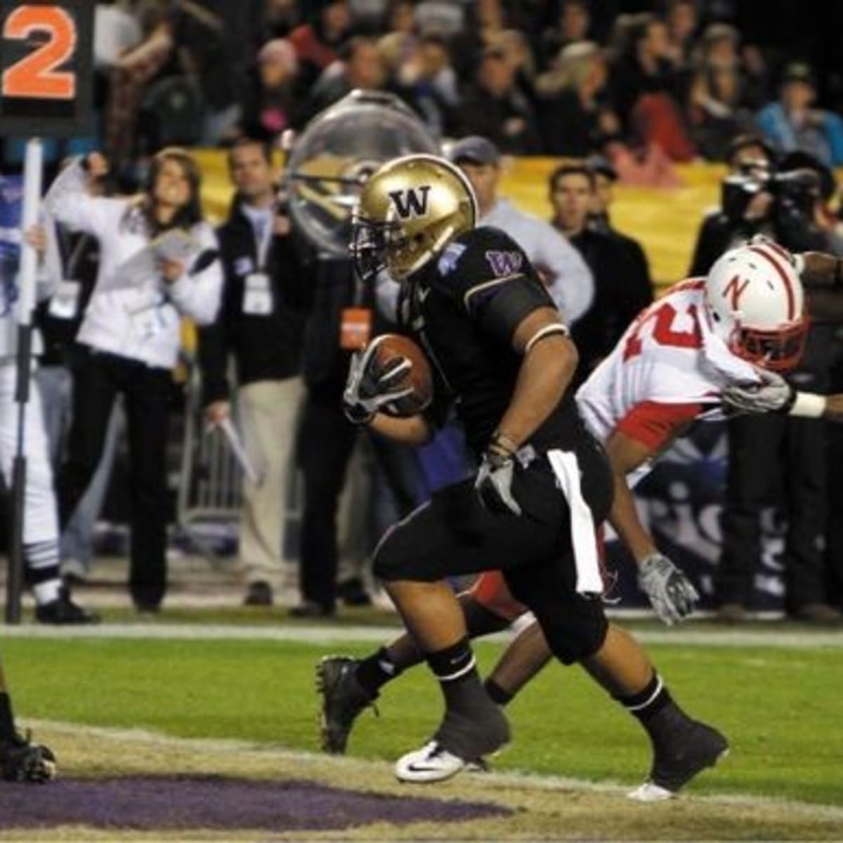 Louisville wants your opinion on its all black uniforms - Footballscoop