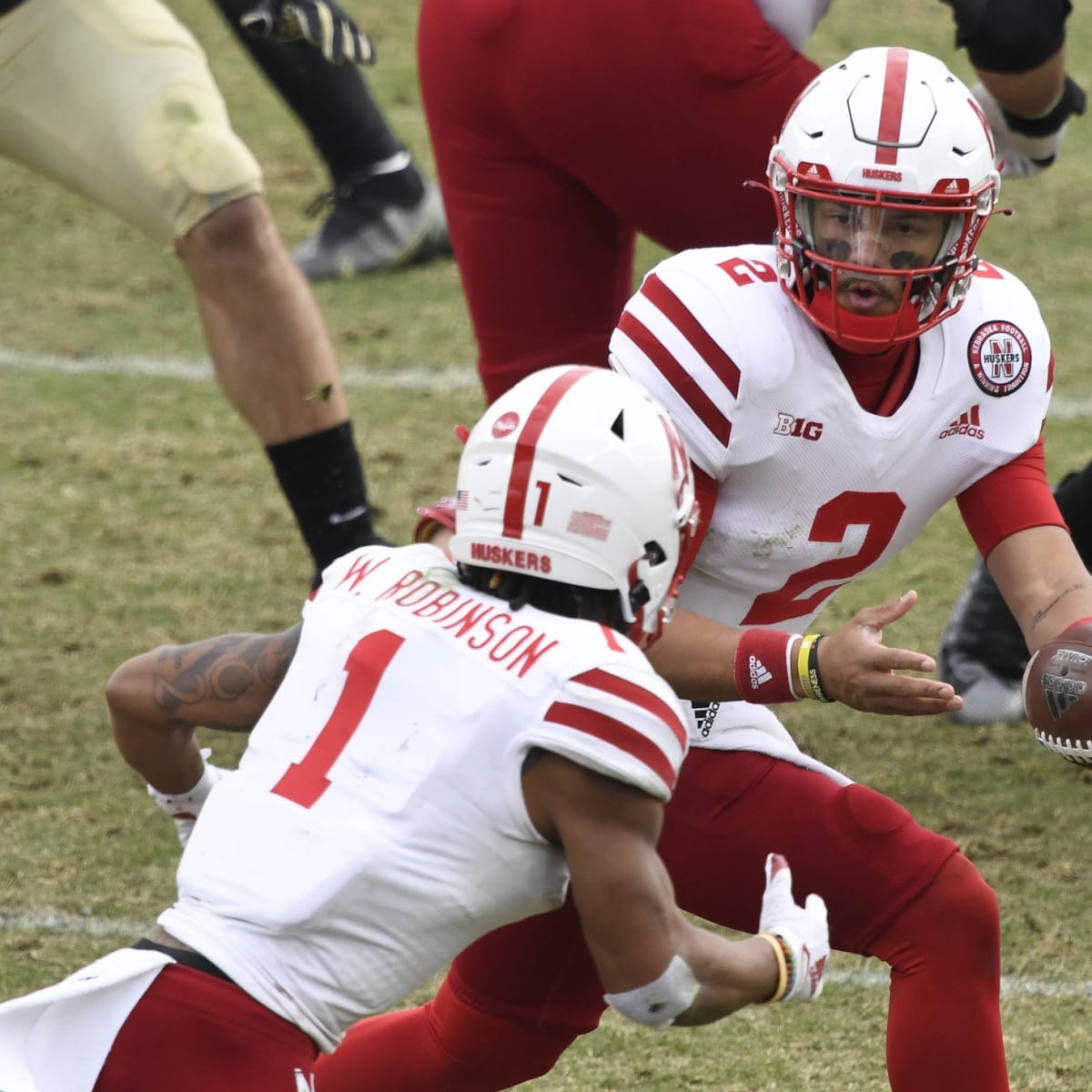 Photo: Wisconsin debuts new all-red uniform - Footballscoop