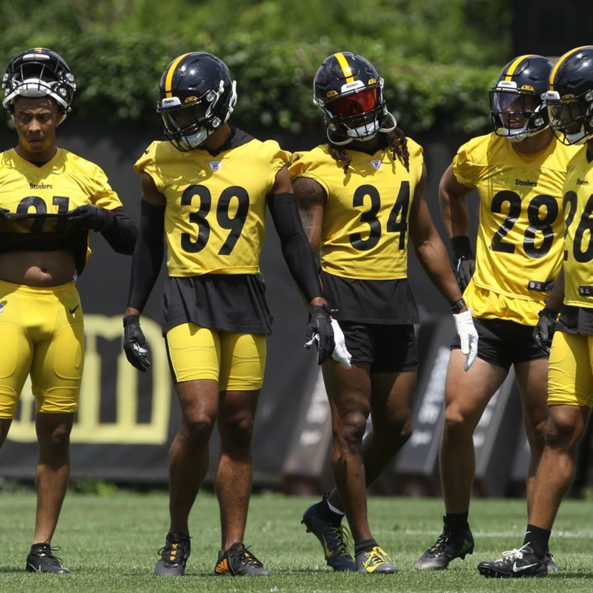 Unvaccinated Pittsburgh Steelers Are Now Wearing Indicators - Sports  Illustrated Pittsburgh Steelers News, Analysis and More