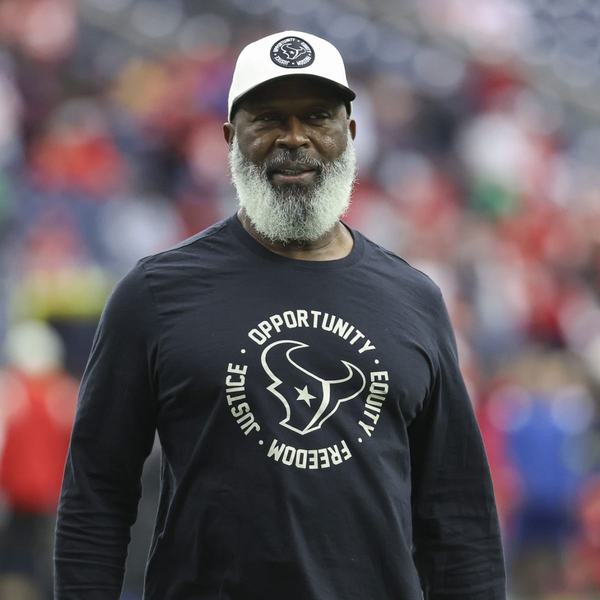 Texans hire defensive coordinator Lovie Smith to be next head coach