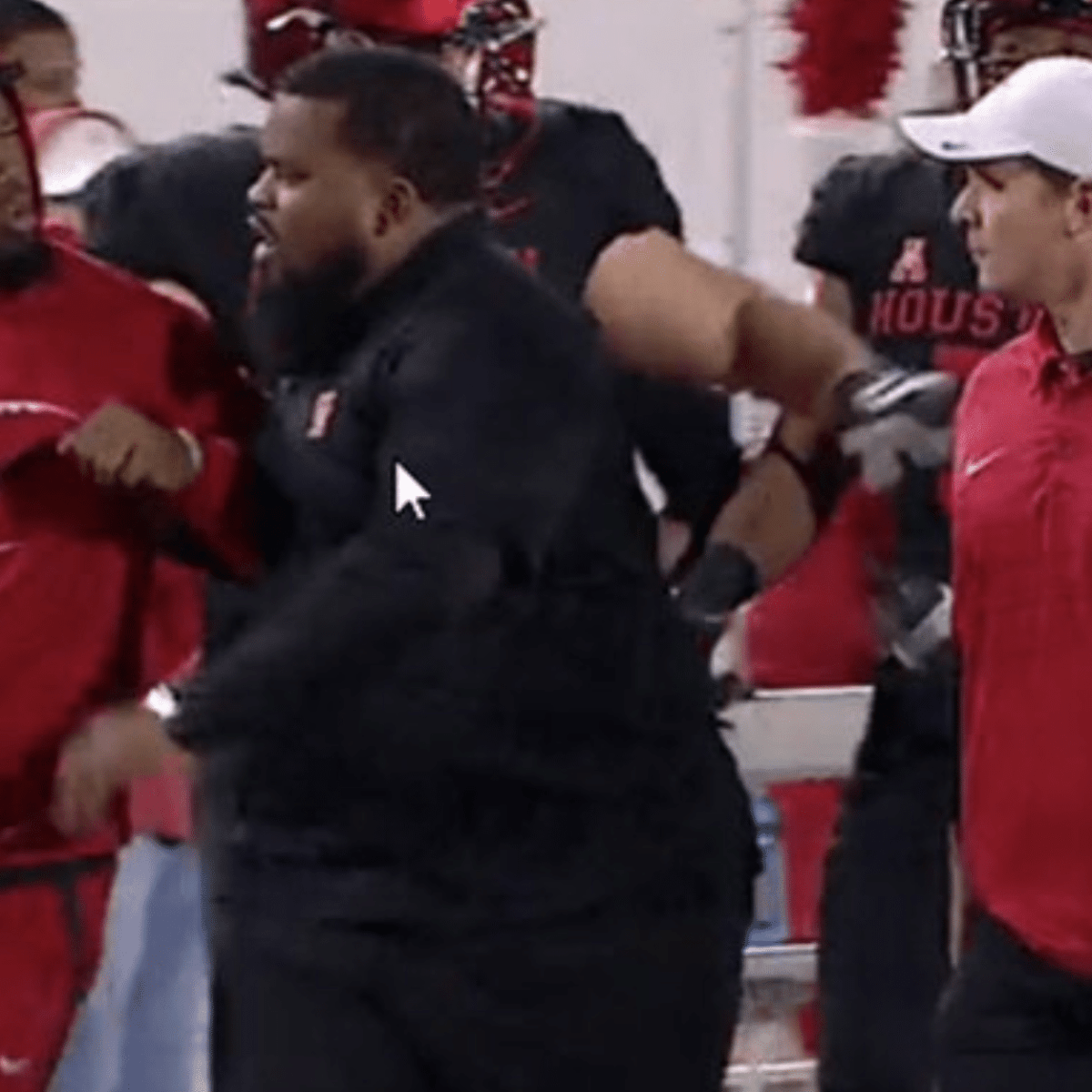 Ed Oliver, Major Applewhite Got Into Sideline Confrontation Over Coat