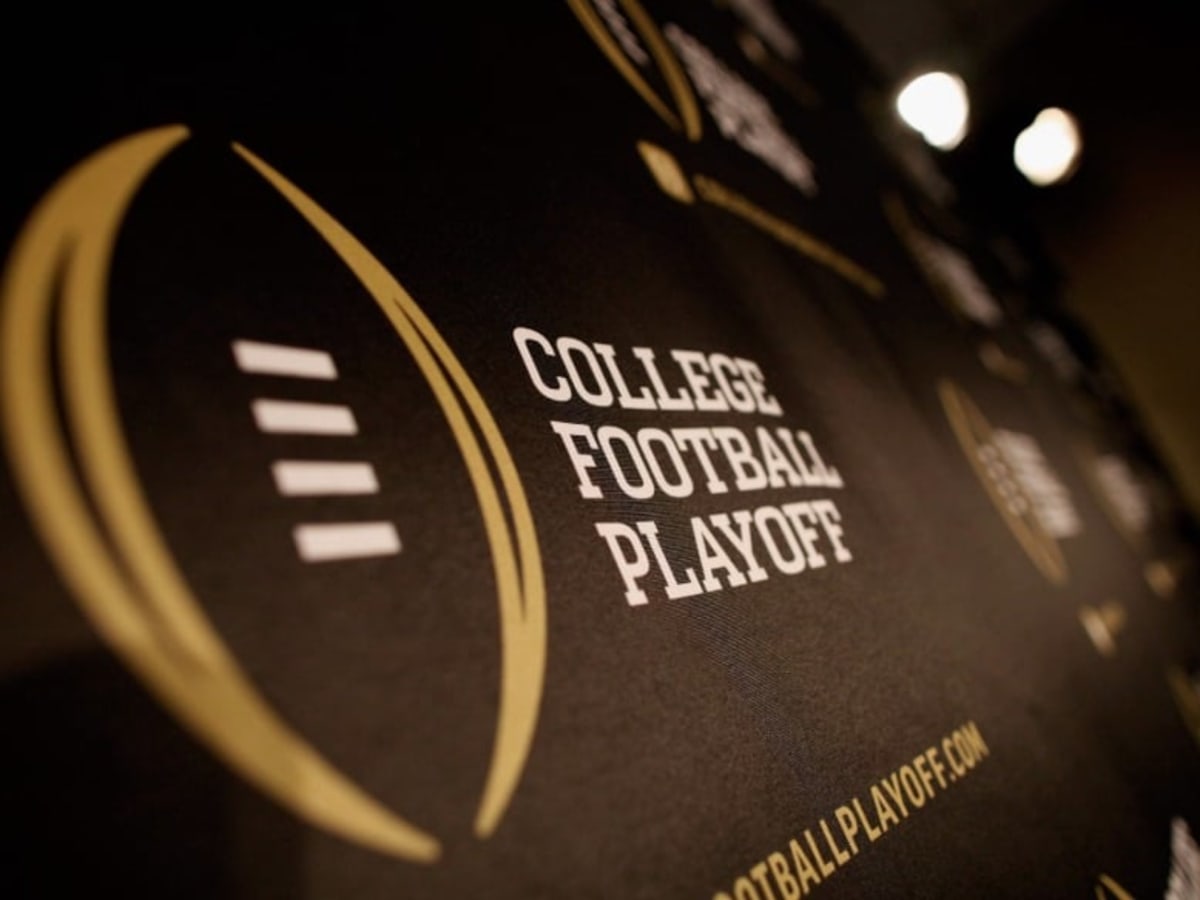 College Football Playoff on X: Take a look at the CFP's 2025-26 postseason  schedule, highlighted by Playoff Semifinals at the @Fiesta_Bowl and  @CFAPeachBowl set for Saturday, December 27! It all will lead