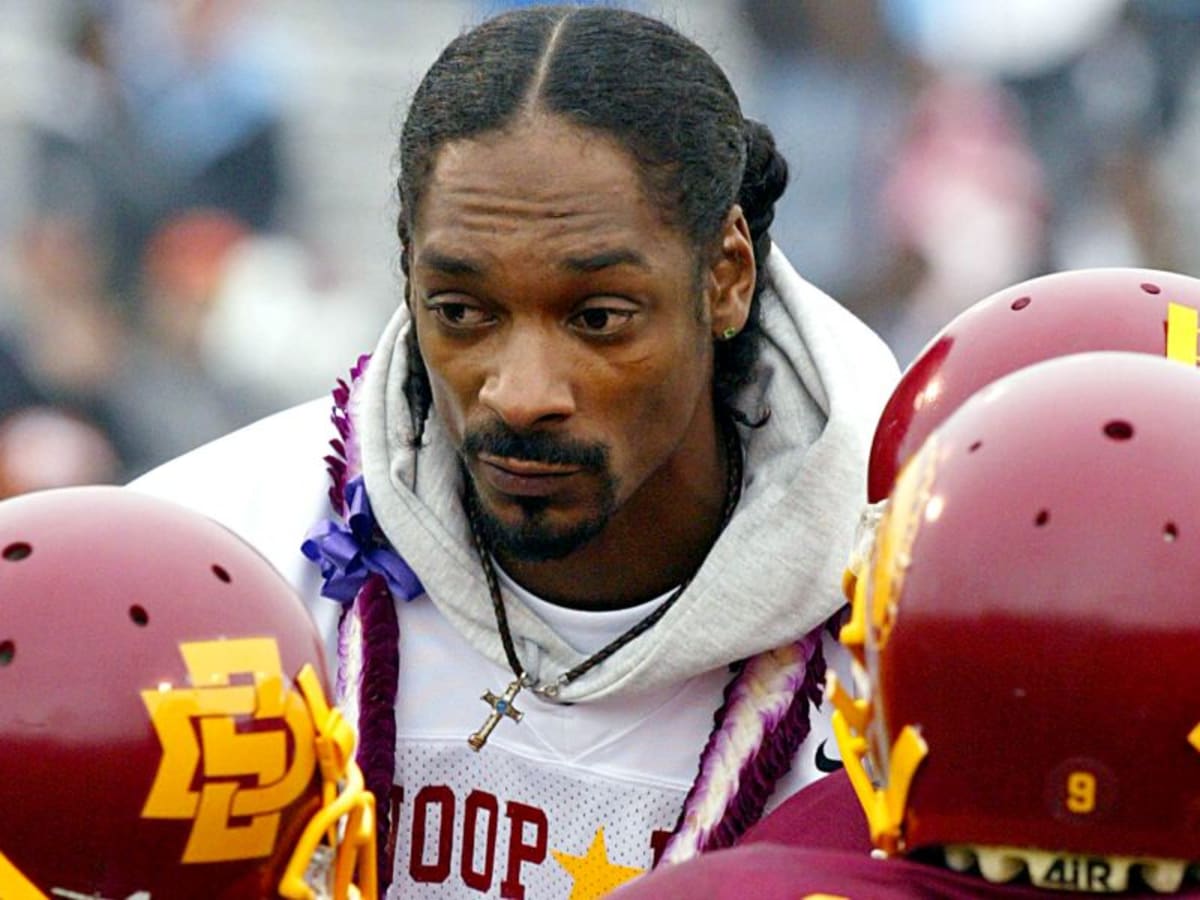 Snoop Dogg coaches football exactly like you expect he does - Footballscoop