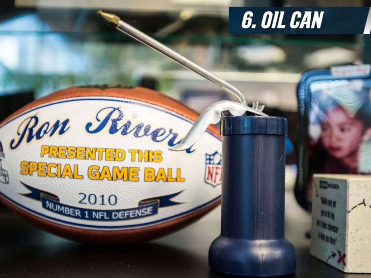 What's in Ron Rivera's office? Take a look inside - Footballscoop