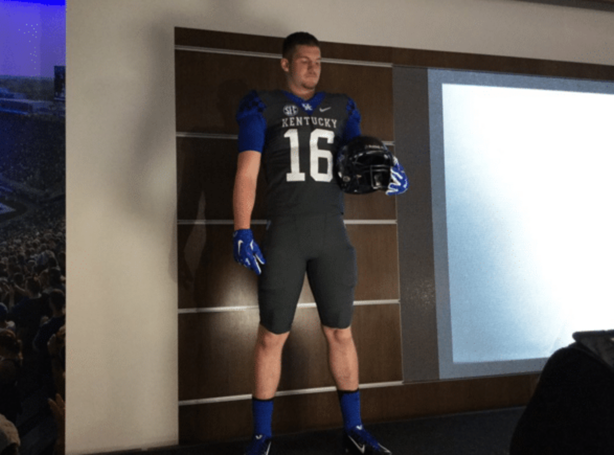 Kentucky Unveils New Football Uniforms for 2016 Season 