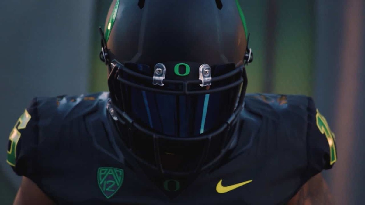 Video of the Day - Men of Oregon Black - Footballscoop