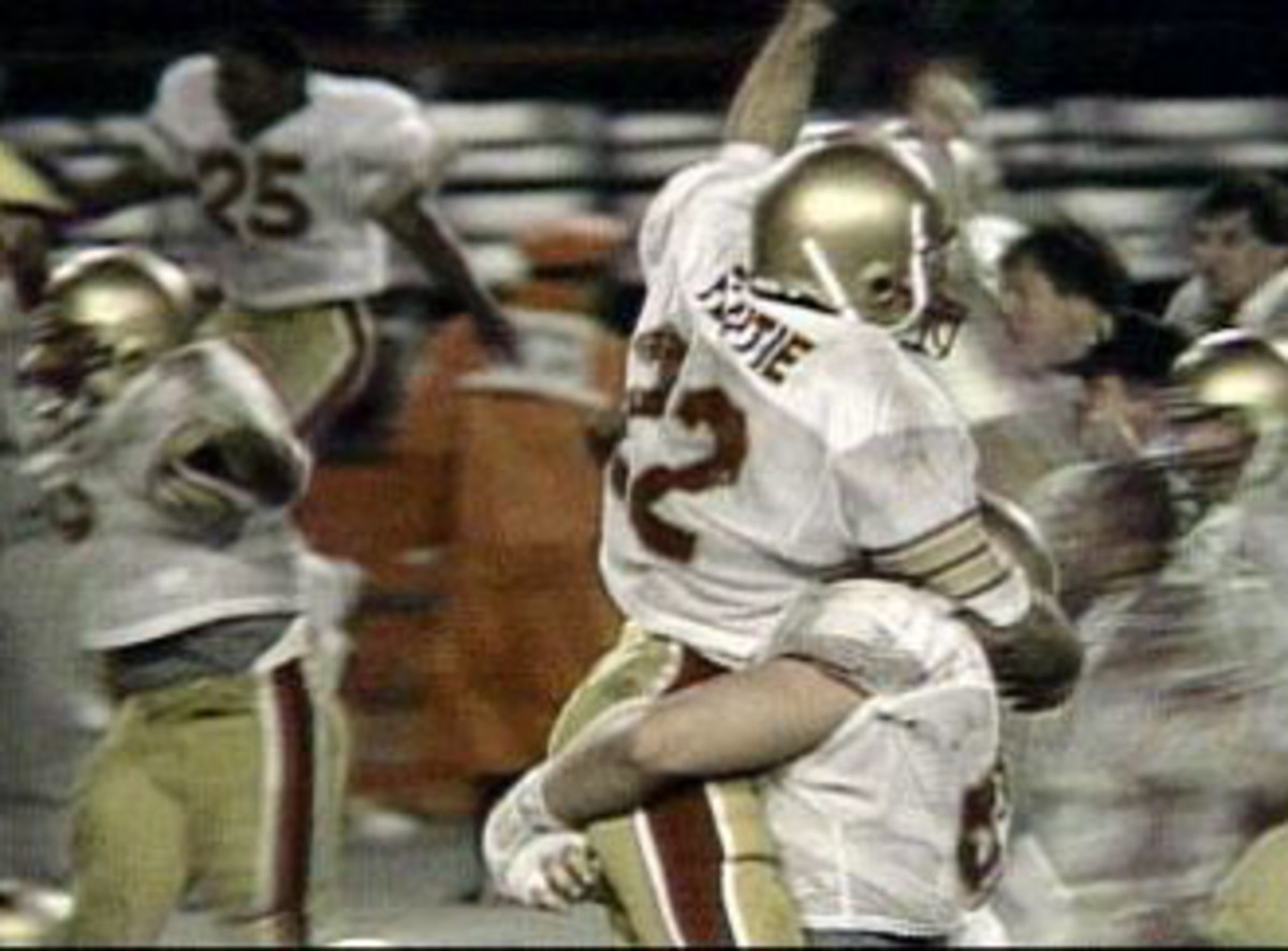 Video of the Day - Boston College introduces Doug Flutie - Footballscoop