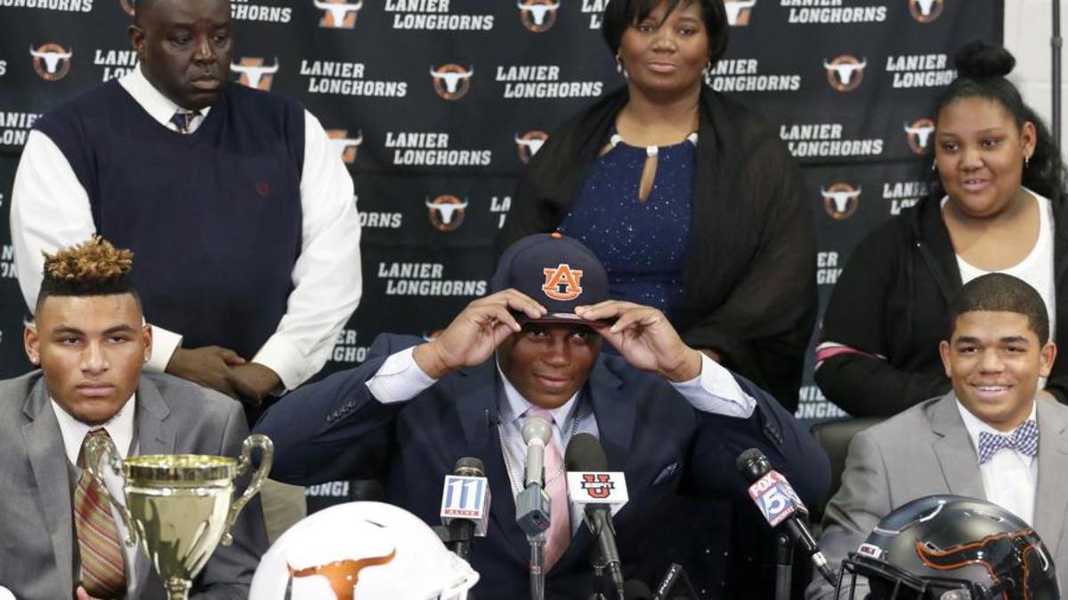 The early signing period is officially happening Footballscoop