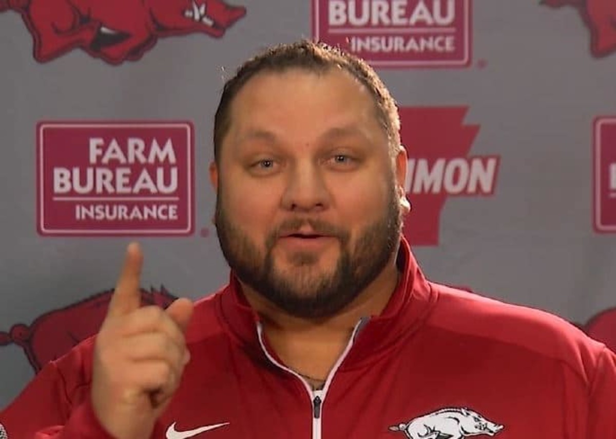 i-will-find-you-arkansas-ol-coach-kurt-anderson-promises-the-dog