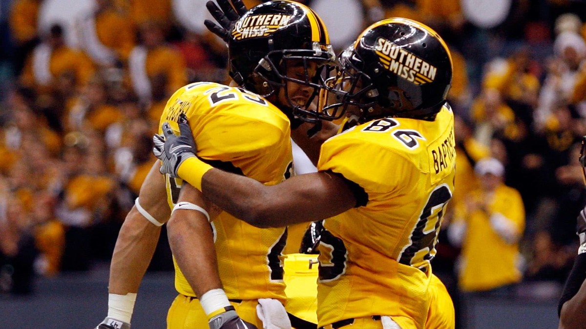 Southern Miss unveils new uniforms for 2015 season