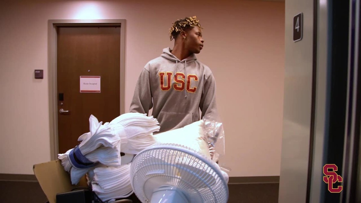 Video of the Day USC Freshman Movein Day Footballscoop