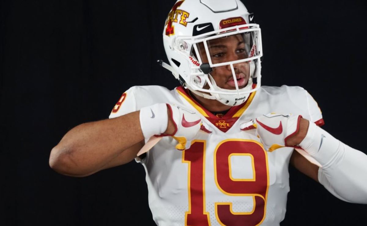 Iowa State shares new uniforms, including an all black option