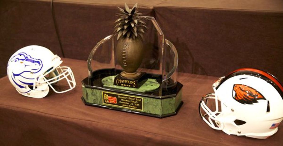 Hawaii Bowl trophy