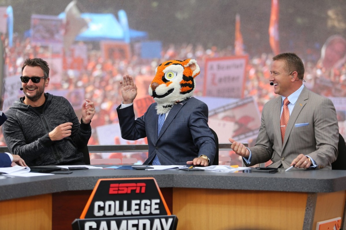 College GameDay Sets First Two Stops For 2021 Season - Footballscoop