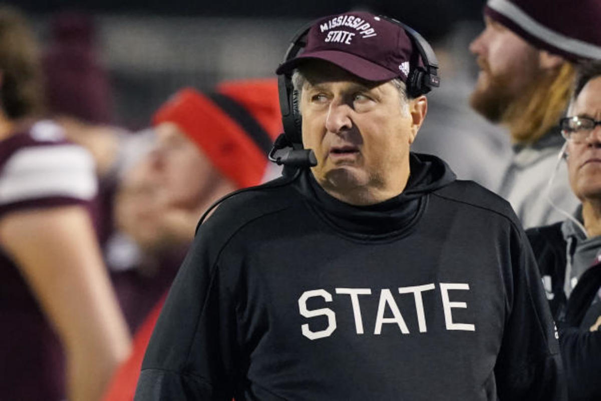 LOOK In first game since Mike Leach's passing, Mississippi State