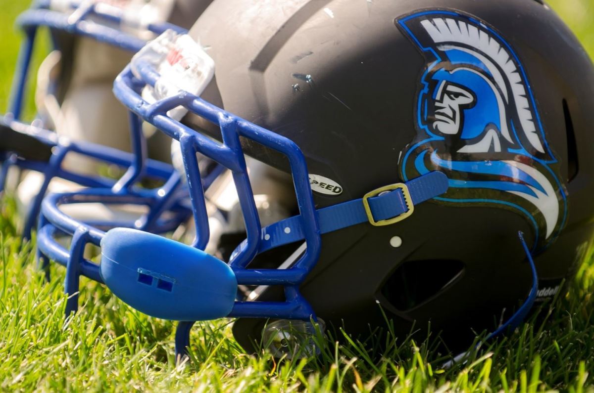 A midwest NAIA program is going to online classes, ending football ...