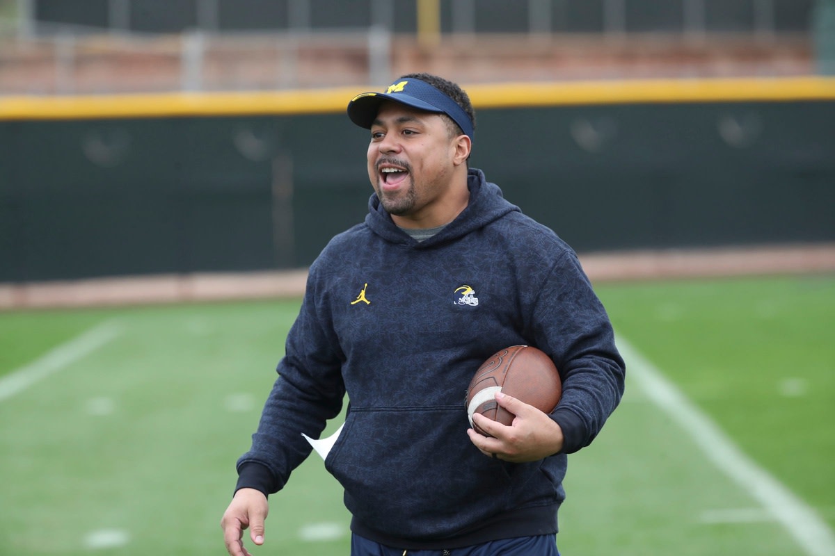 Michigan Great Mike Hart Reportedly Interviewing For Notre Dame RB Coaching  Job - The Spun: What's Trending In The Sports World Today