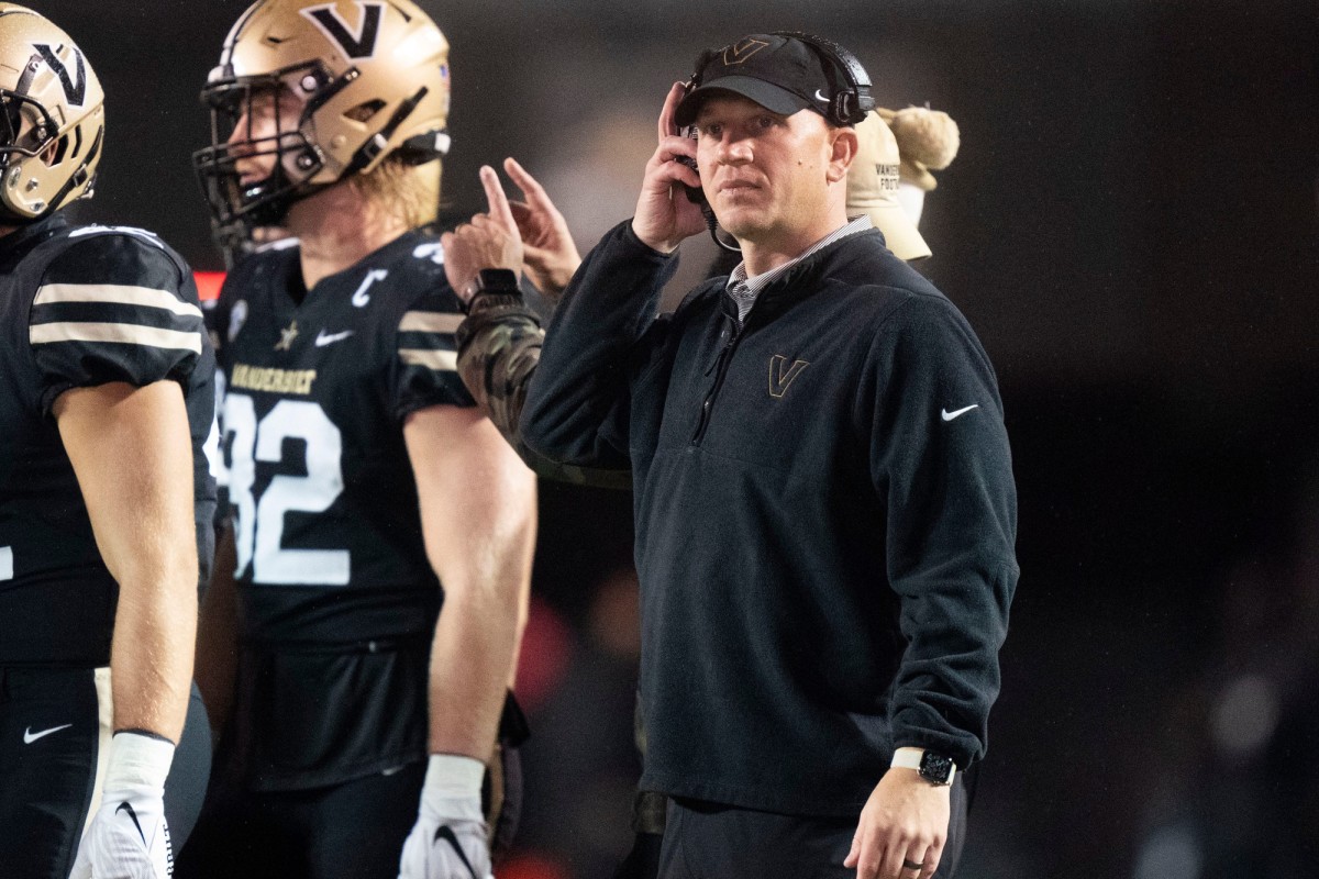 Clark Lea expected to return to lead Vanderbilt in 2024 Footballscoop