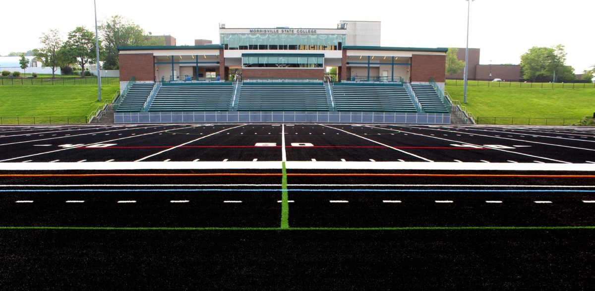 photos-d-iii-program-lays-down-new-black-turf-footballscoop