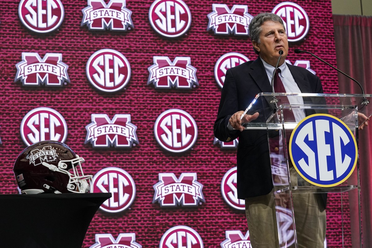 For Every Play Mike Leach Adds To His Playbook, He Takes One Away 