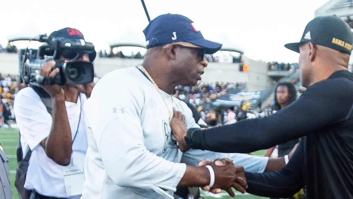 Sparks fly as Eddie Robinson Jr. shoves away Deion Sanders, blasts Coach  Prime's 'disrespectful' behavior in SWAC showdown - Footballscoop