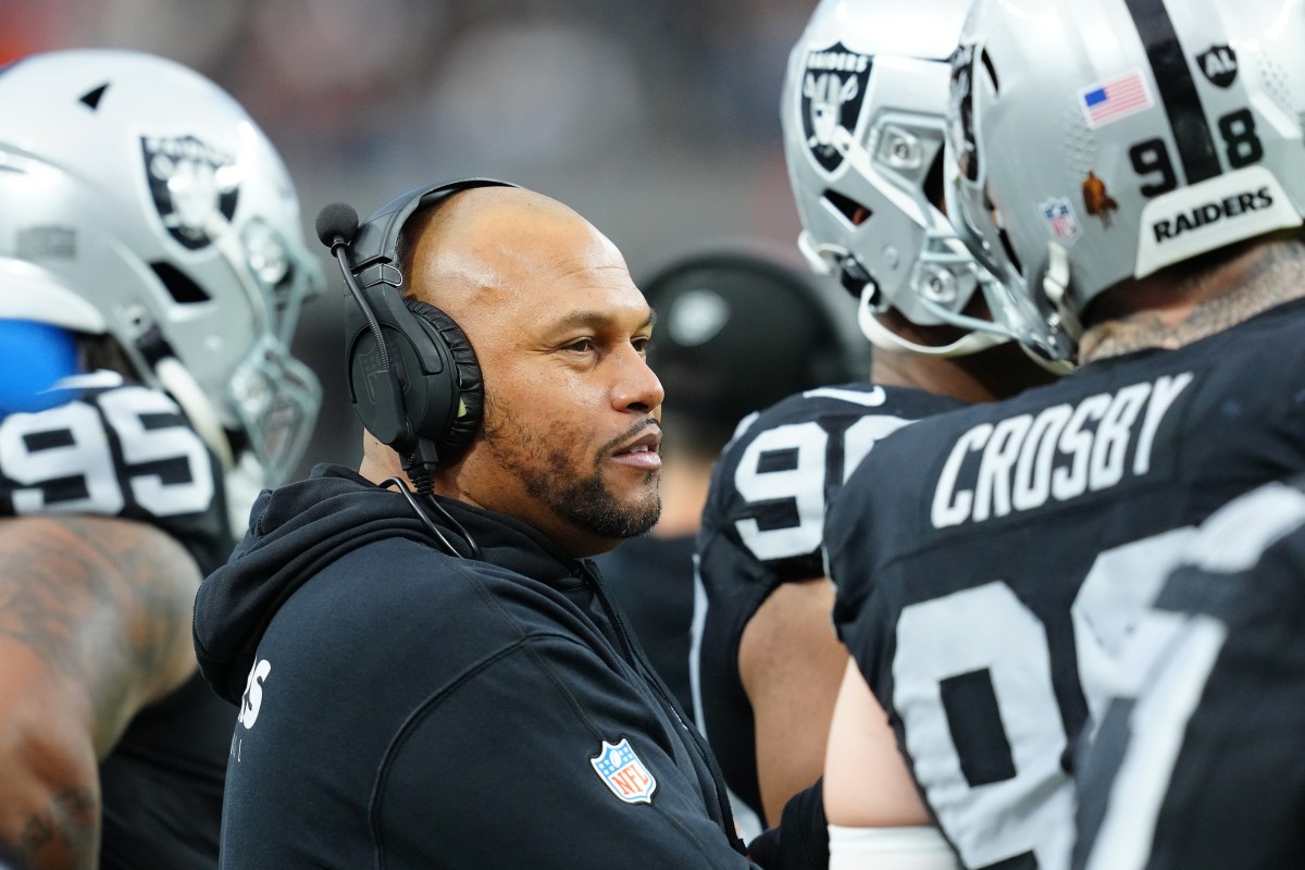 Las Vegas Raiders fire Antonio Pierce - Footballscoop