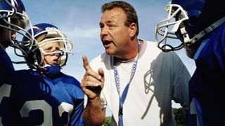 5 ways that coaches ruin a player's football experience (Featured)