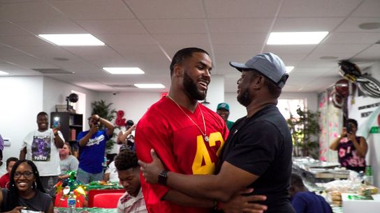 Video of the Day - Behind the scenes with Northwestern ILB Anthony Walker Jr. on draft day