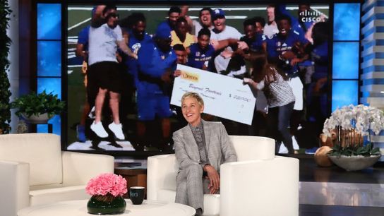 Video: Ellen surprises San Jose State coaches and players with $25,000 (Featured)