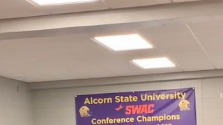 This is how they do it: Watch Montell Jordan gift Alcorn's entire team Beats headphones (Beats-by-dre-alcorn-montell-jordan-deion-sanders)