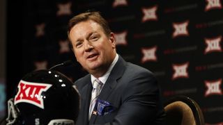 Hall of Fame former Oklahoma coach Bob Stoops blasts Michigan's potential cheating (Spygate)