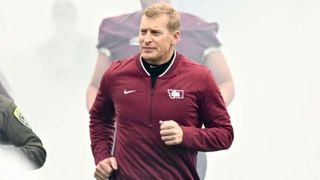 Bobby Hauck signs new contract at Montana (contracts)
