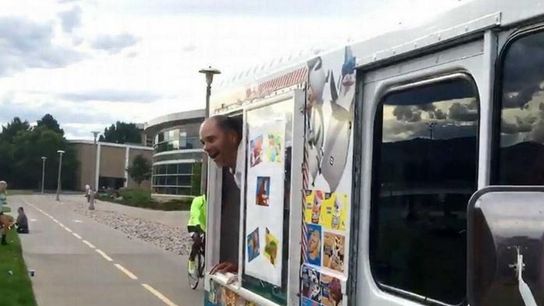 Mike Bobo delivers ice cream to team: "It's Friday. The Big Worm is here"
