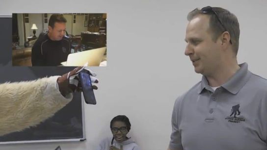Video: Bob Stoops calls veterans with a special surprise