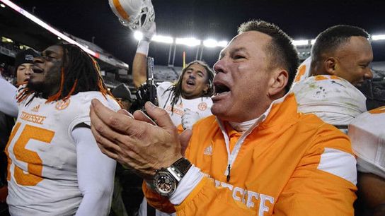 This is what happens when someone plays "Sweet Home Alabama" at a Tennessee practice (Featured)