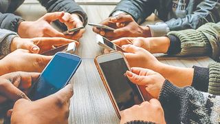 Kliff Kingsbury will continue allowing cellphone breaks with the Cardinals (Featured)