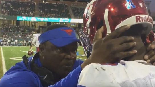 Emotional moment on SMU sideline serves a reminder of what makes football special (Featured)