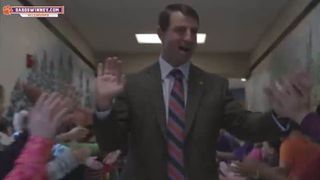 Video of the Day - Clemson visits elementary school (Video of the Day)
