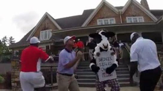 Dabo Swinney, a Heisman winner, and a Super Bowl champ get in on the #RunningManChallenge (Featured)