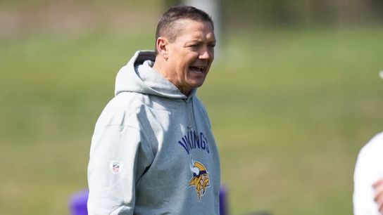 Vikings part with OL coach for vaccine stance