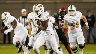 Sources: Former D3 head coach, D1 offensive coordinator joining FIU staff (Joshua Eargle)